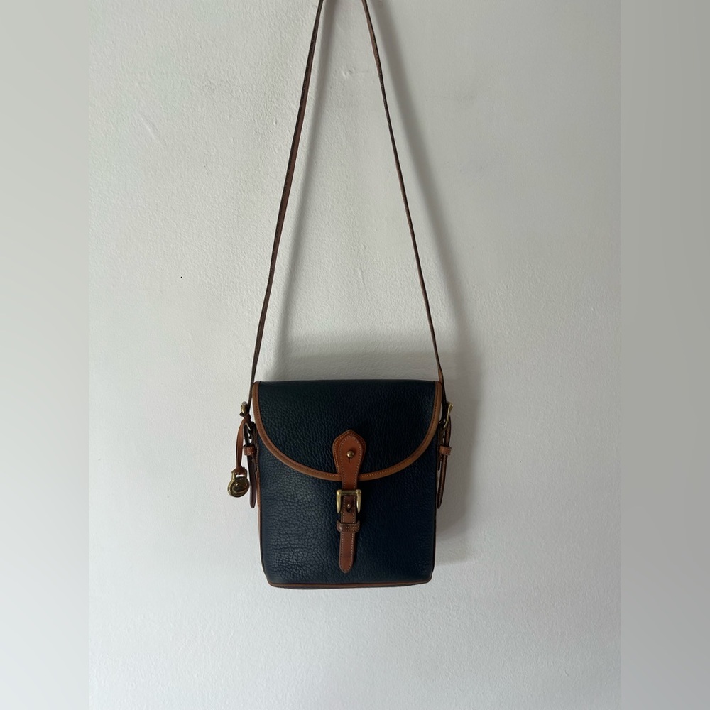 Dooney & Bourke 1980's Field Bag Navy Blue & Tan Vintage Pebbled Leather Purse - Picture 14 of 16